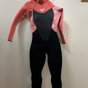 Toddler girls size 2G 3/2mm wetsuit.